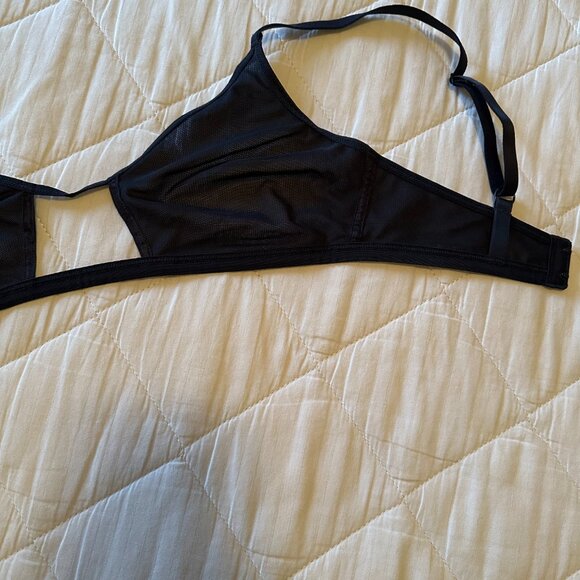 Sieve Cutout Bra in Dark Navy - Picture 5 of 6